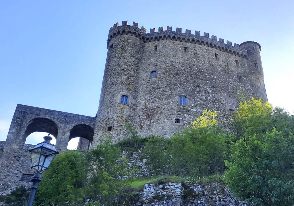 Castello di Fosdinovo Lunigiana tour dante stippelli